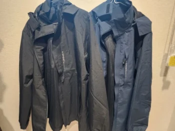 Casual Waterproof and Winterproof  Hooded Jacket photo review